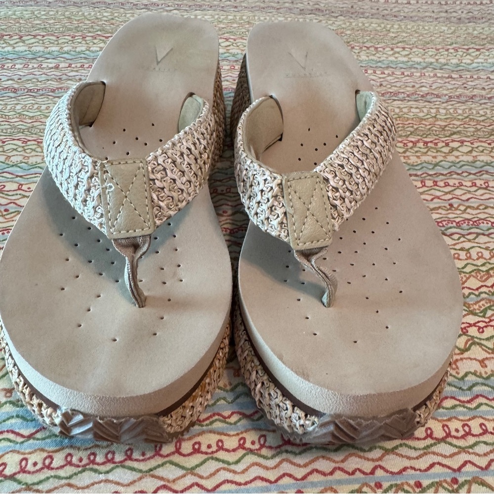 VOLATILE Island Wedge Sandals for Women Slip-On Thong Platform Style Size 9